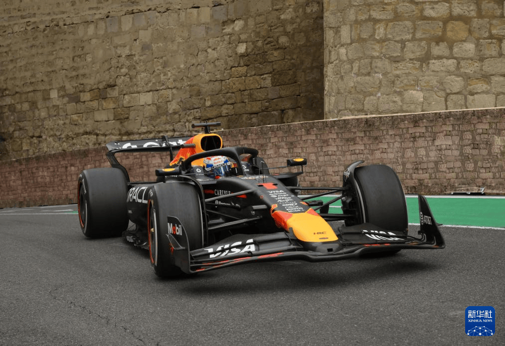 梅赛德斯横扫阿斯顿马丁,维斯塔潘高光表现的简单介绍 梅赛德斯横扫阿斯顿马丁,维斯塔潘高光表现的简单介绍