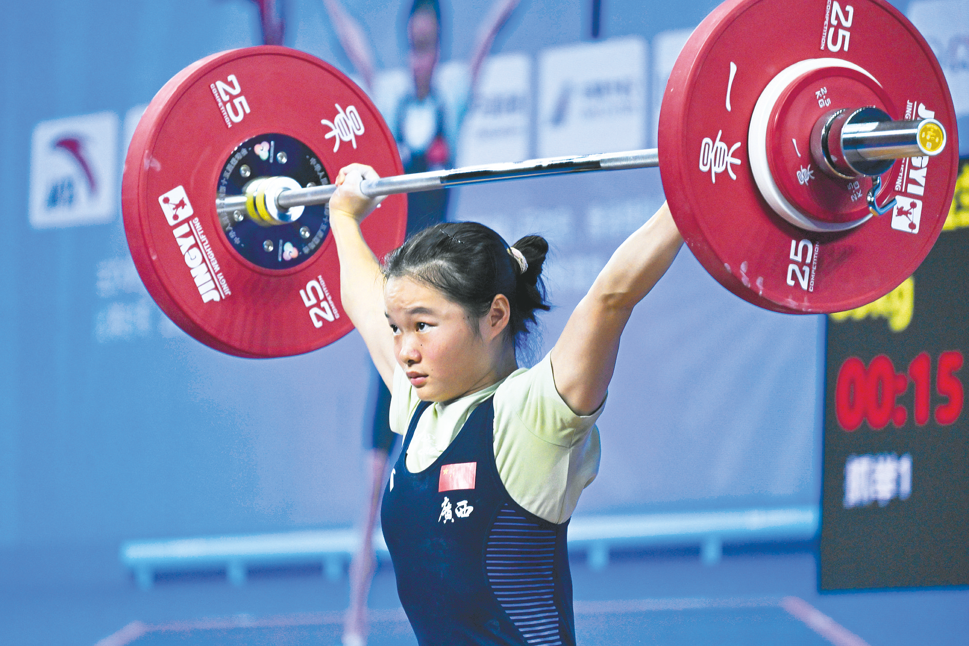女子举重比赛中出现重大失误，陈列希望之人的简单介绍