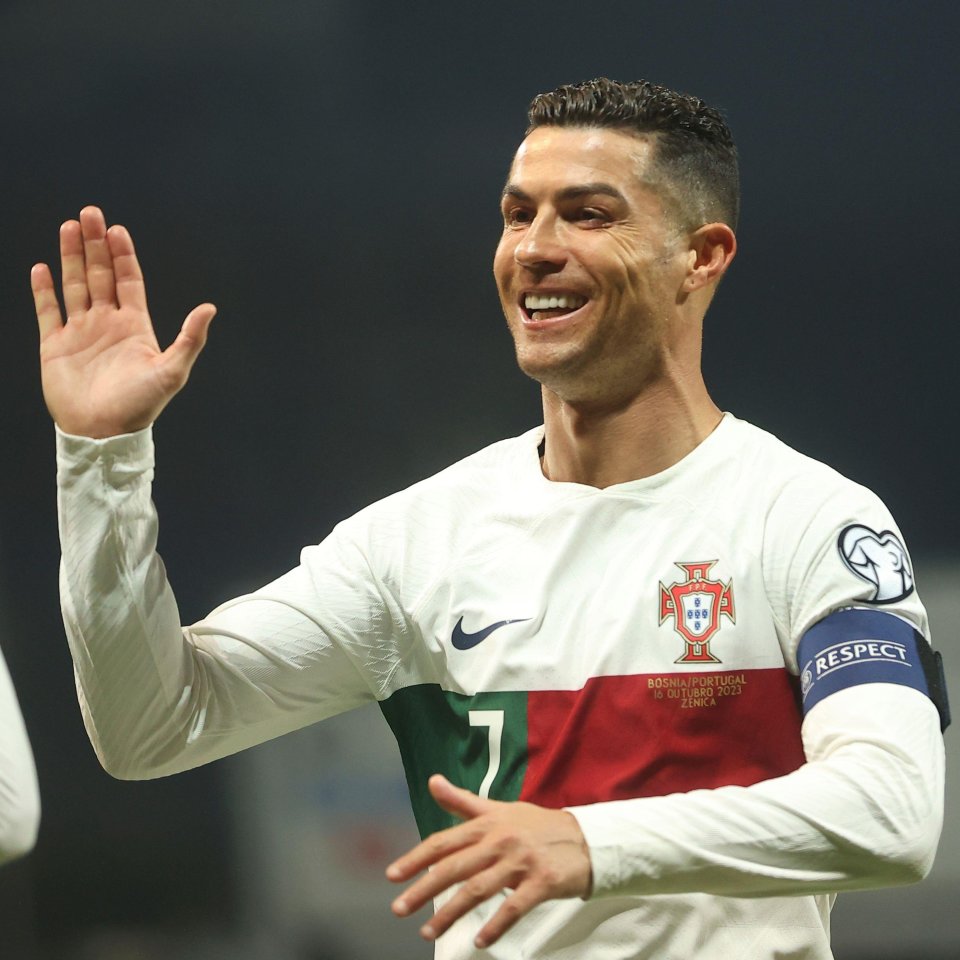 欧预赛赛场上球员奋力拼杀,角逐胜利的简单介绍 欧预赛赛场上球员奋力拼杀,角逐胜利的简单介绍