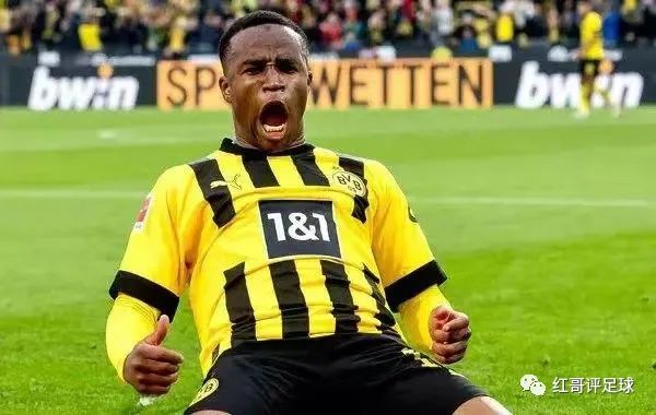 关于斯图加特队遭遇抢劫，遗失大量球员信息的信息