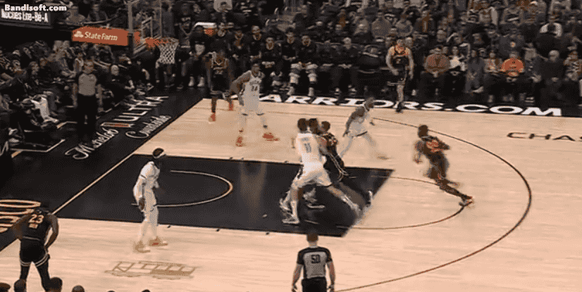 雄鹿队主场大胜，完美终结对手不败纪录