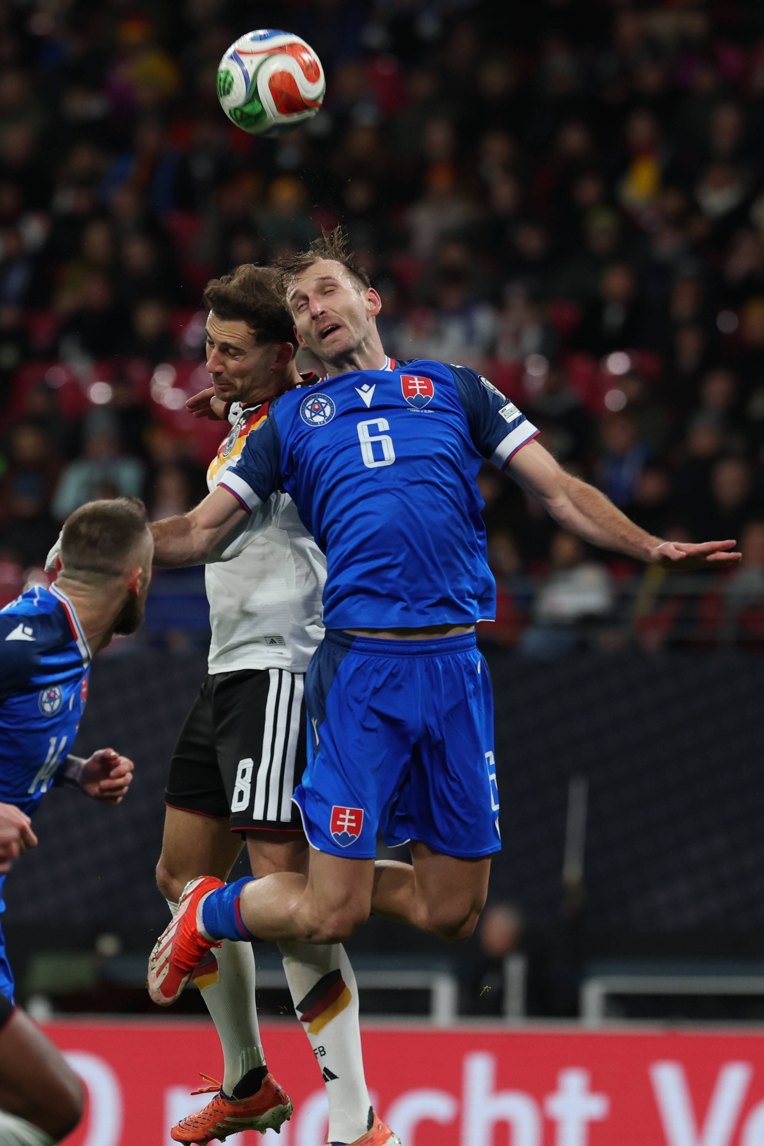 包含斯洛伐克足球超级联赛球员追逐胜利的梦想的词条