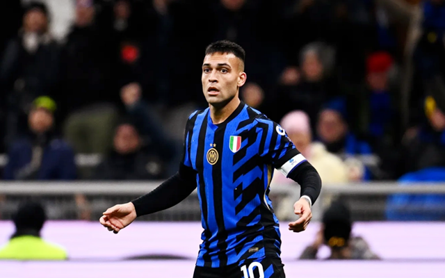 包含卡利亚里遭受客场失败，排名下滑的词条