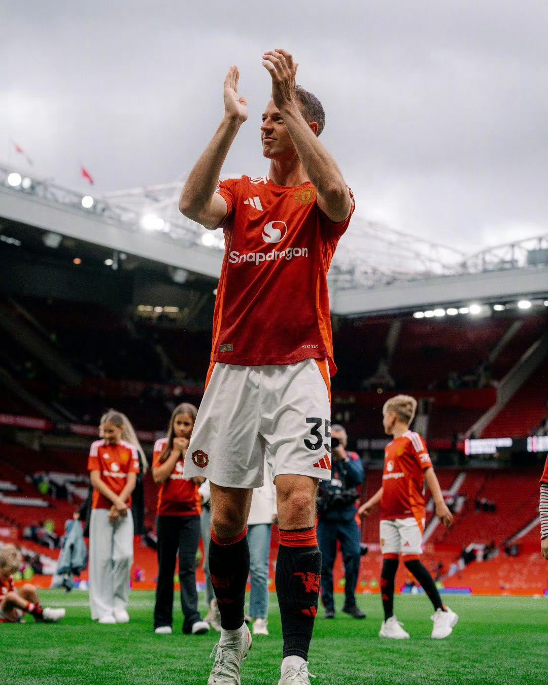 曼联客场一球小胜，取得连胜