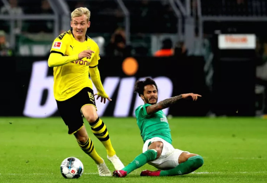 不莱梅后防线铁桶阵势几乎完美，成功零封对手的简单介绍