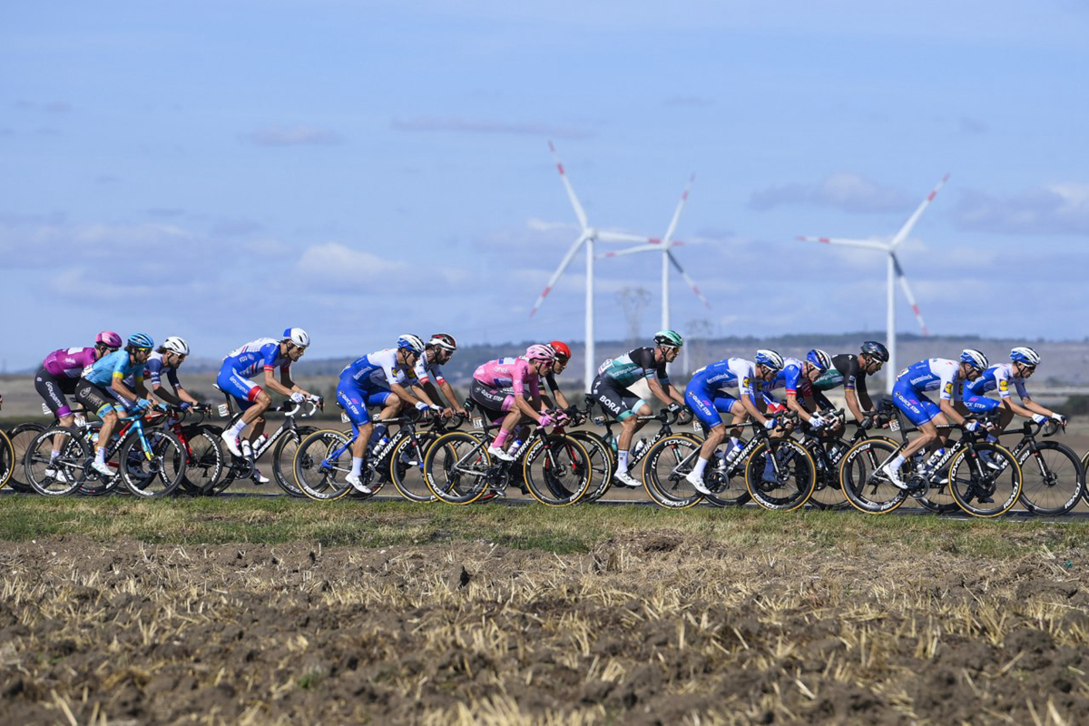 瑞士力克乌克兰，夏凡诺维奇大演帽子戏法的简单介绍