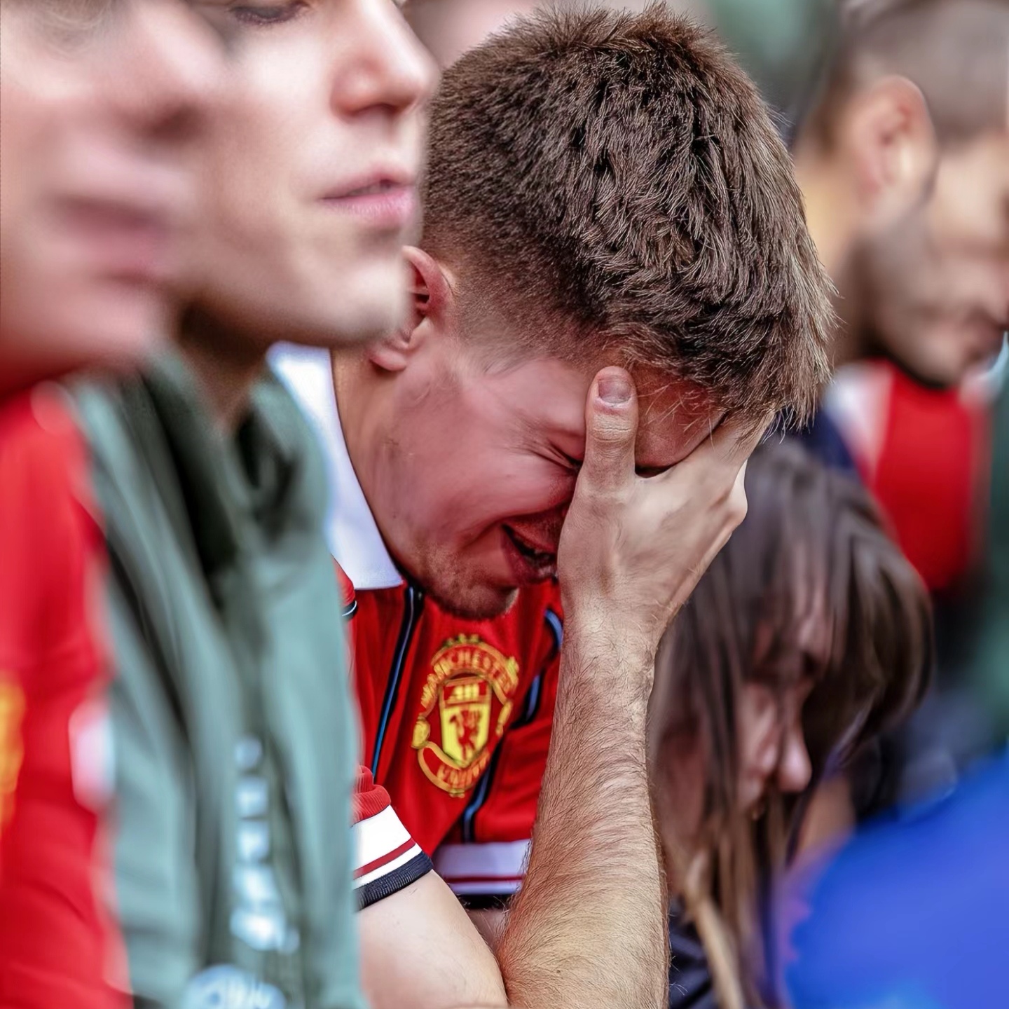 开云体育下载-球员受伤备战欧洲盃，让球迷揪心