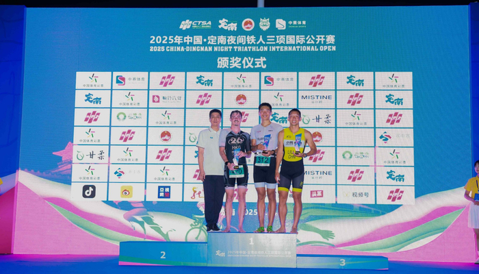 开云体育官网-铁人三项赛开展顺利，吸引众多观众