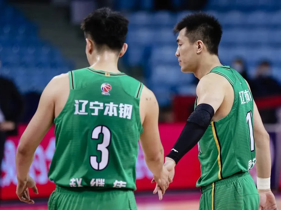 四川队翻盘上海队，郭艾伦带队取胜