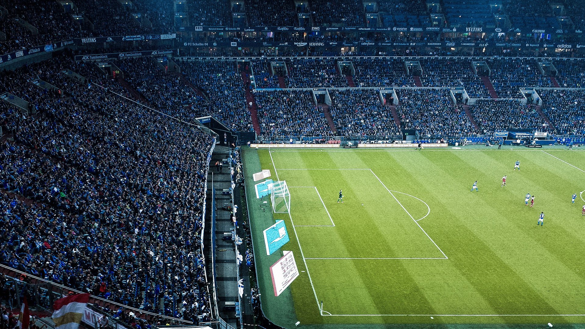 北欧寒锋割裂地中海暖流,莱万欧冠半决赛的权杖之夜