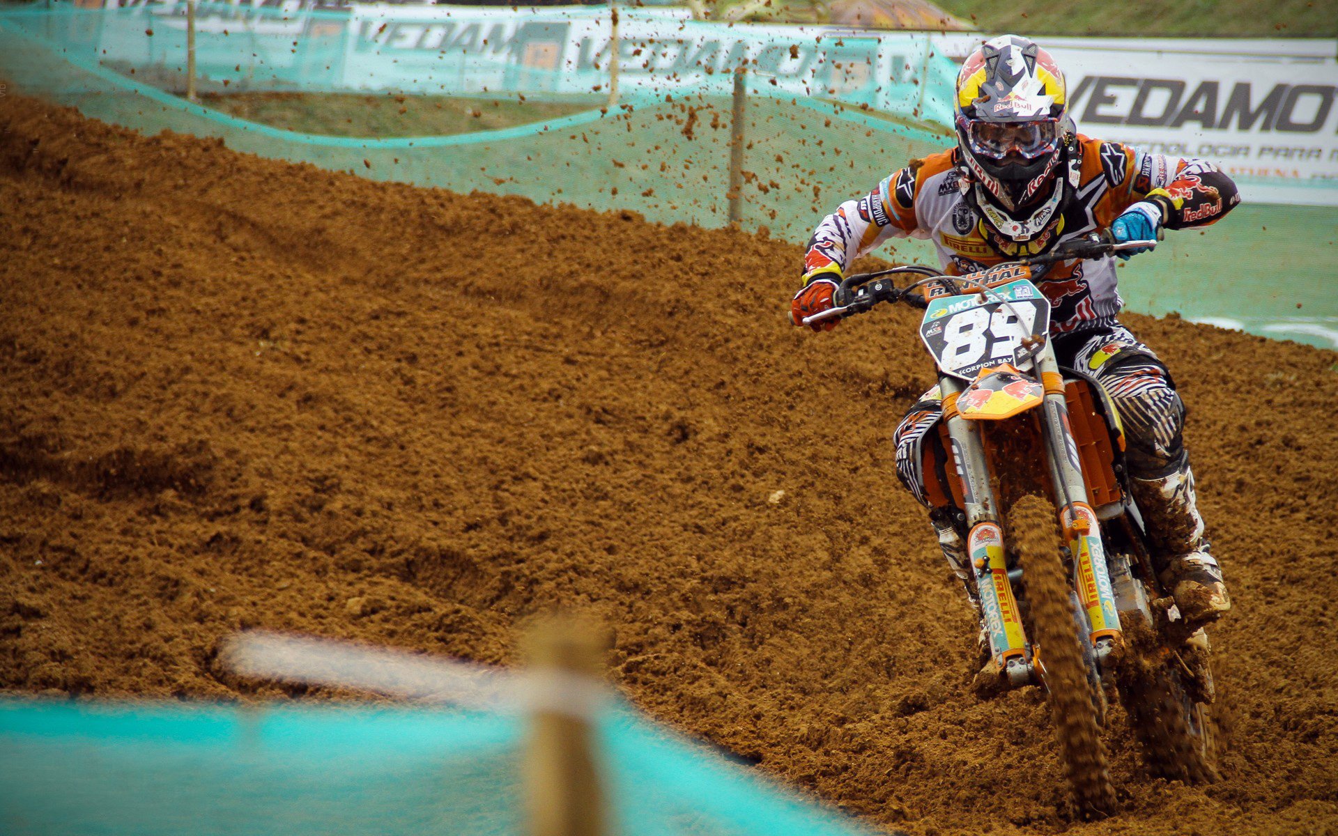 圣西罗南看台响起安第斯山歌,若日尼奥导演的跨大陆奇迹