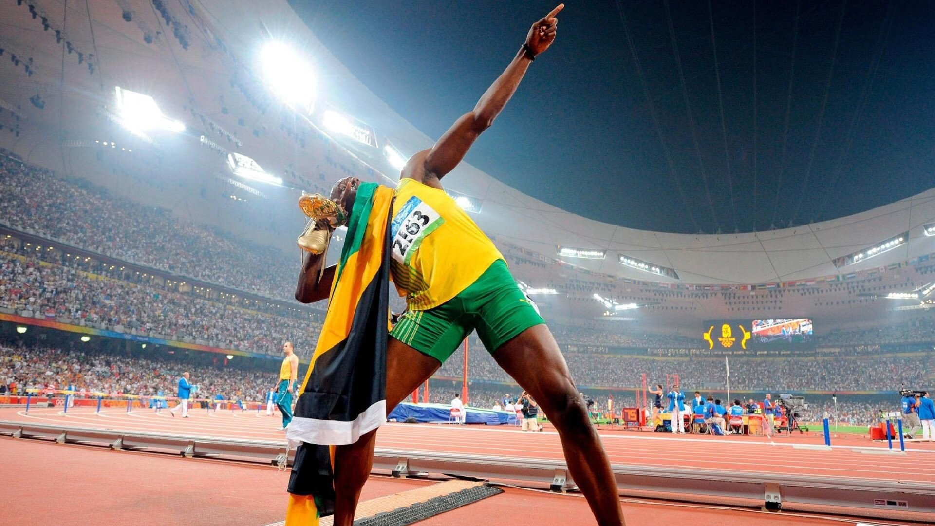 绿茵场上的救赎与地缘的碾压，莱万破茧与美国队的政治足球