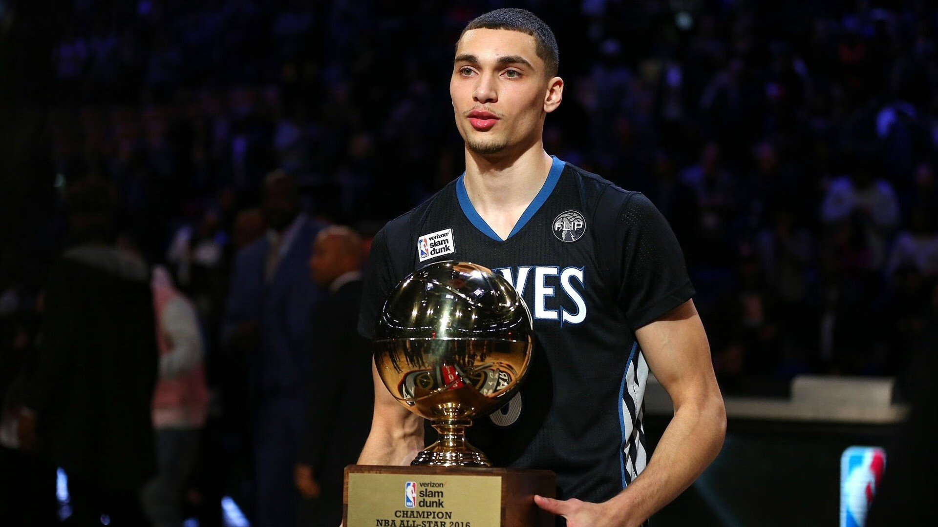 赛道与球场，哈登的接管时刻与尼克斯的团队胜利